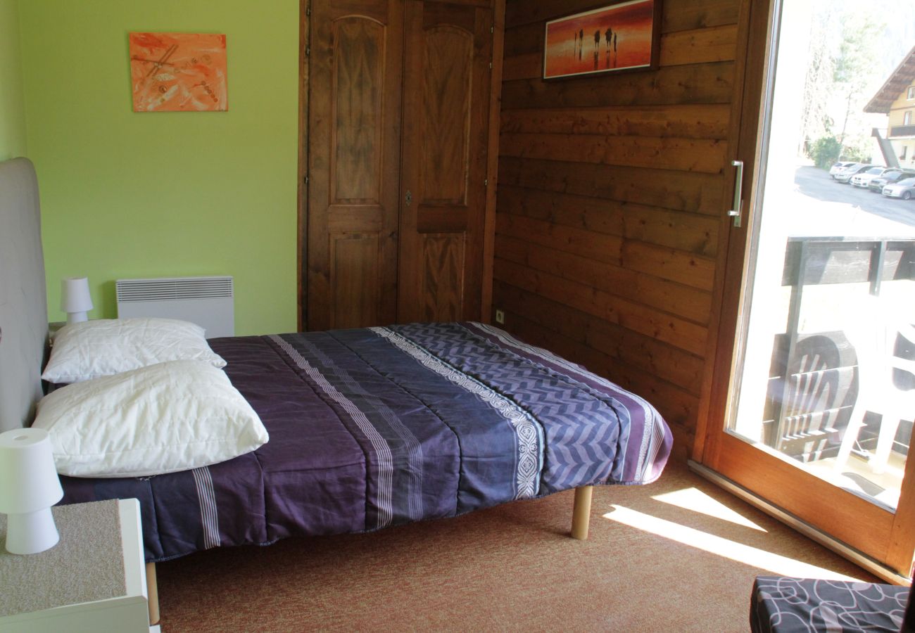 Schlafzimmer, Wohnung YT76B1 in Châtel in Frankreich