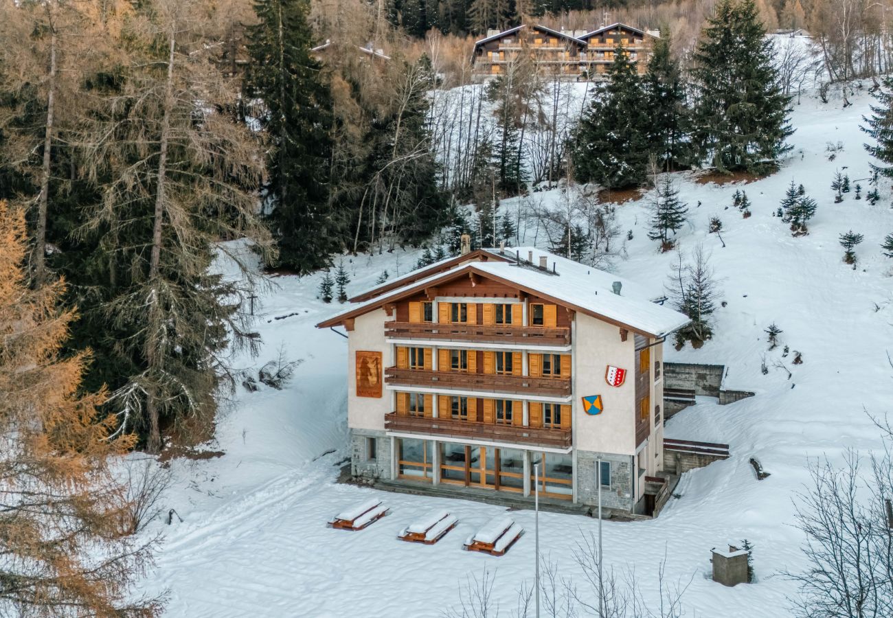 Zimmeranmietung in Les Agettes - Chalet de l'Ours NATURE 4 Etages 52 pers