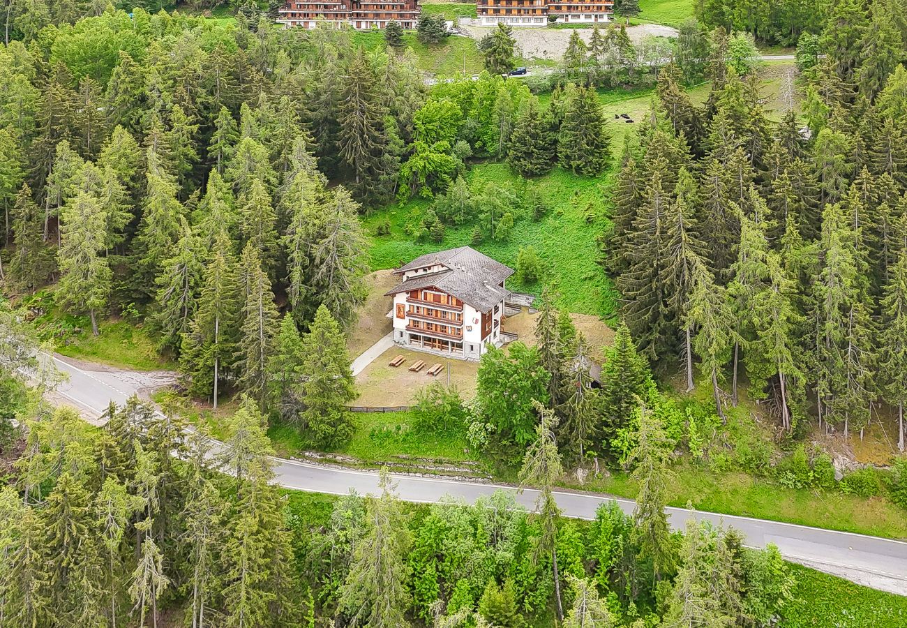 Chambres d'hôtes à Les Agettes - Chalet de l'Ours AUTHENTIC Etage Penthes 14 pers