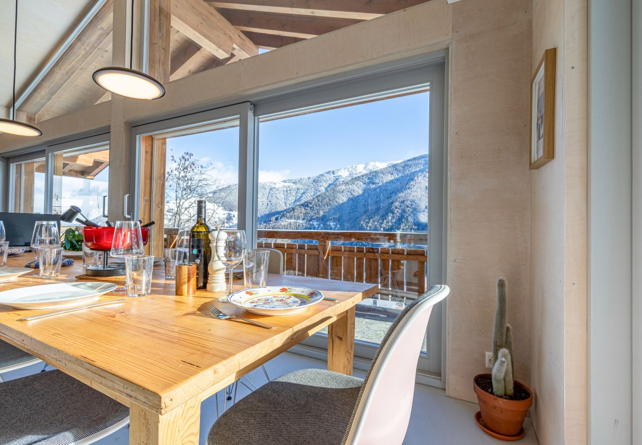 Salle à manger chalet Anam à Nendaz, en Suisse