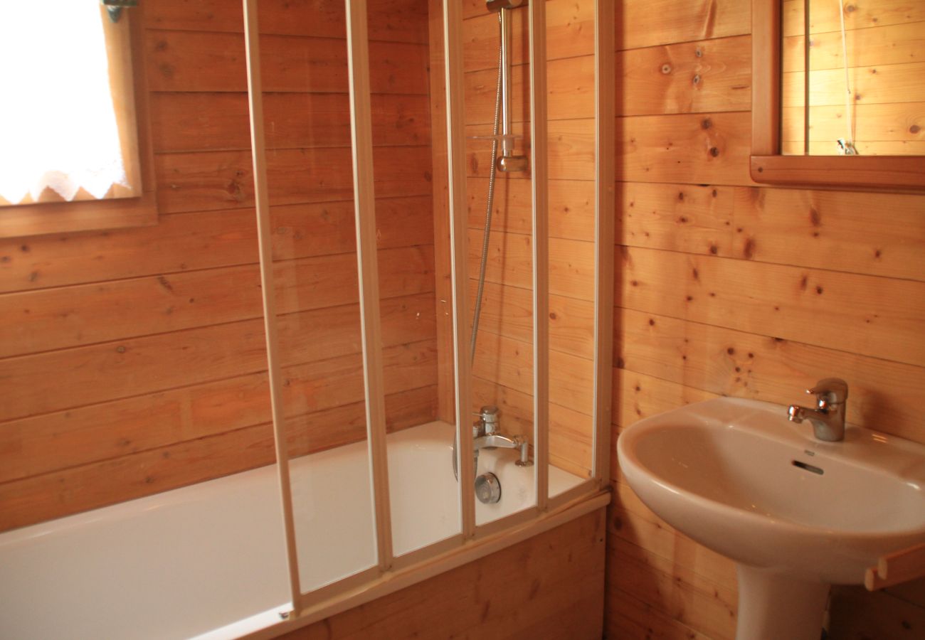 Salle de bain, chalet MCL6 à Châtel en France