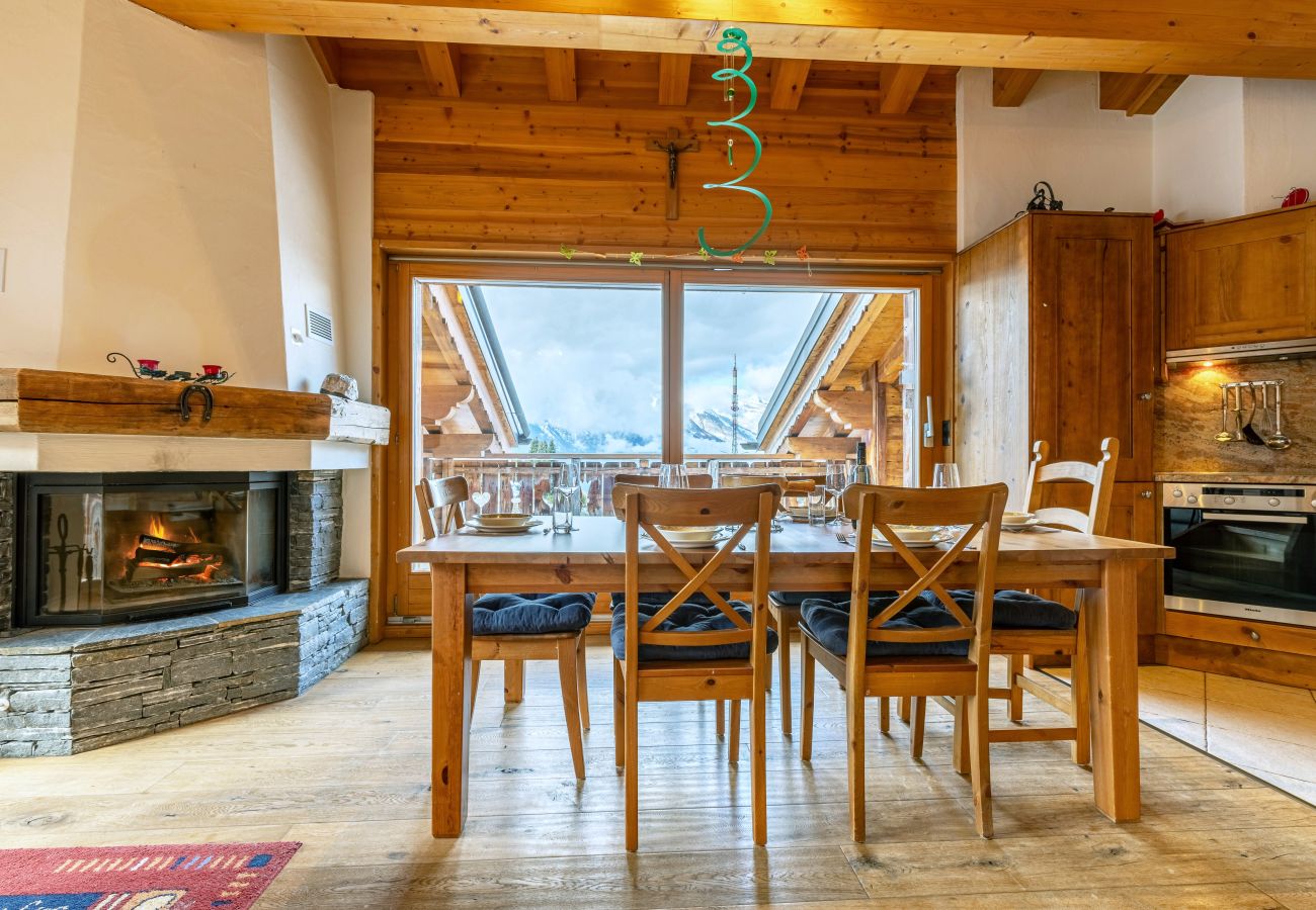 Dining room Apartment Terrasses du Paradis 7B in Nendaz, Switzerland