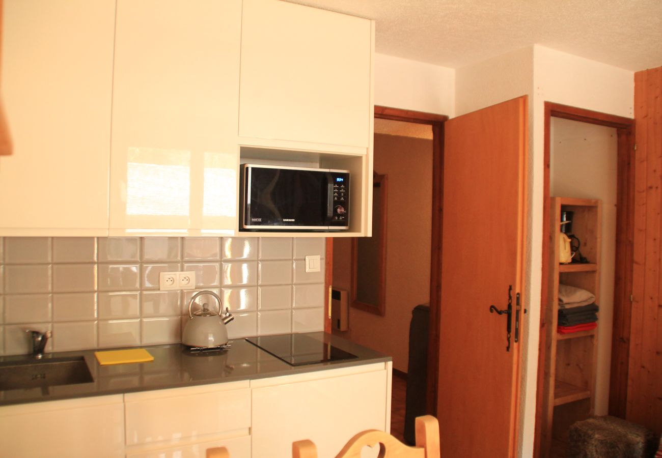 Gelinote GL10 kitchen in Châtel, France