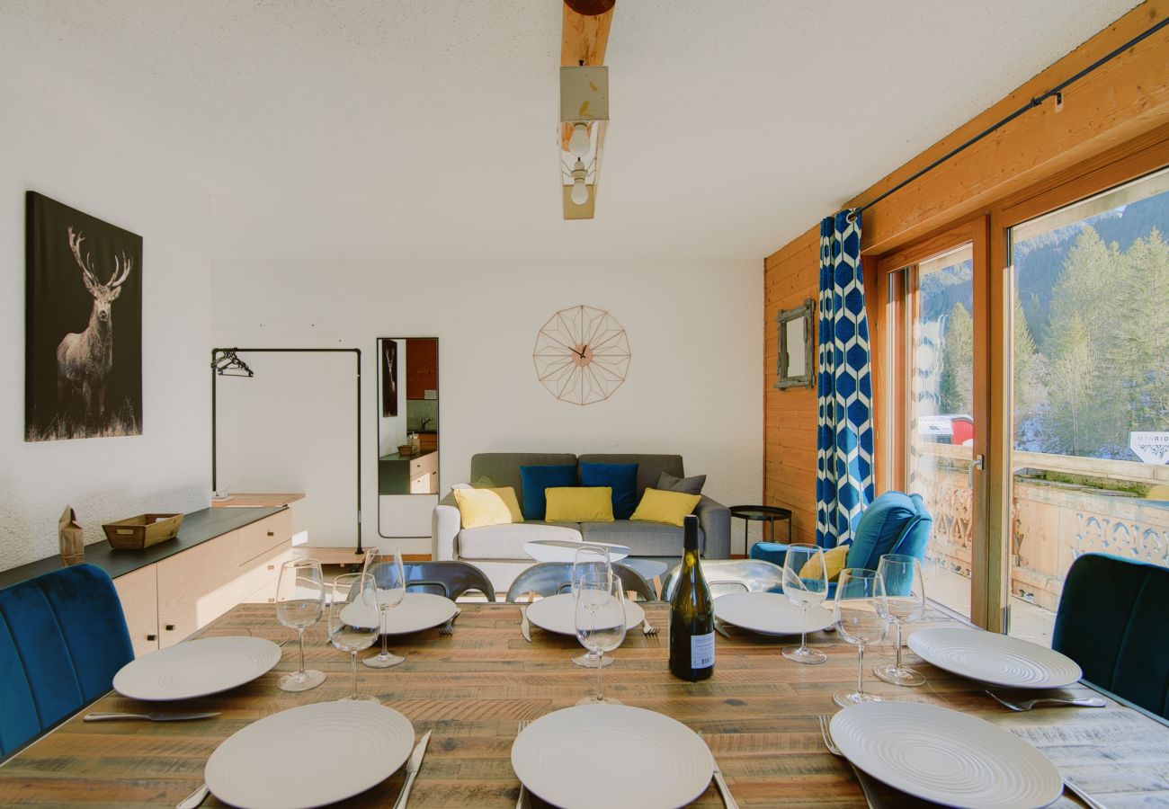 Evasion EV 2 dining room in Châtel, France