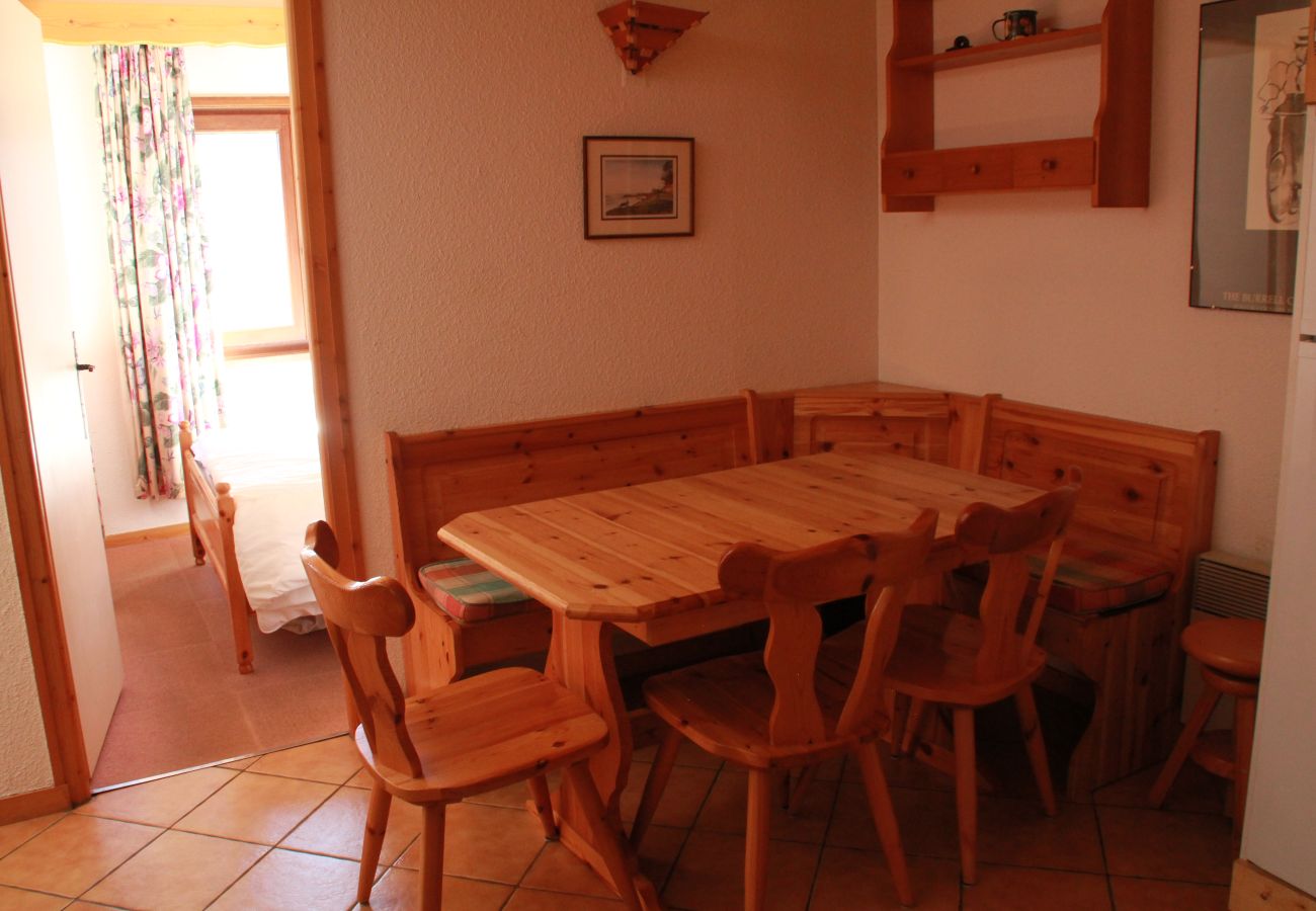 Sorbiers SS11 dining room in Châtel, France