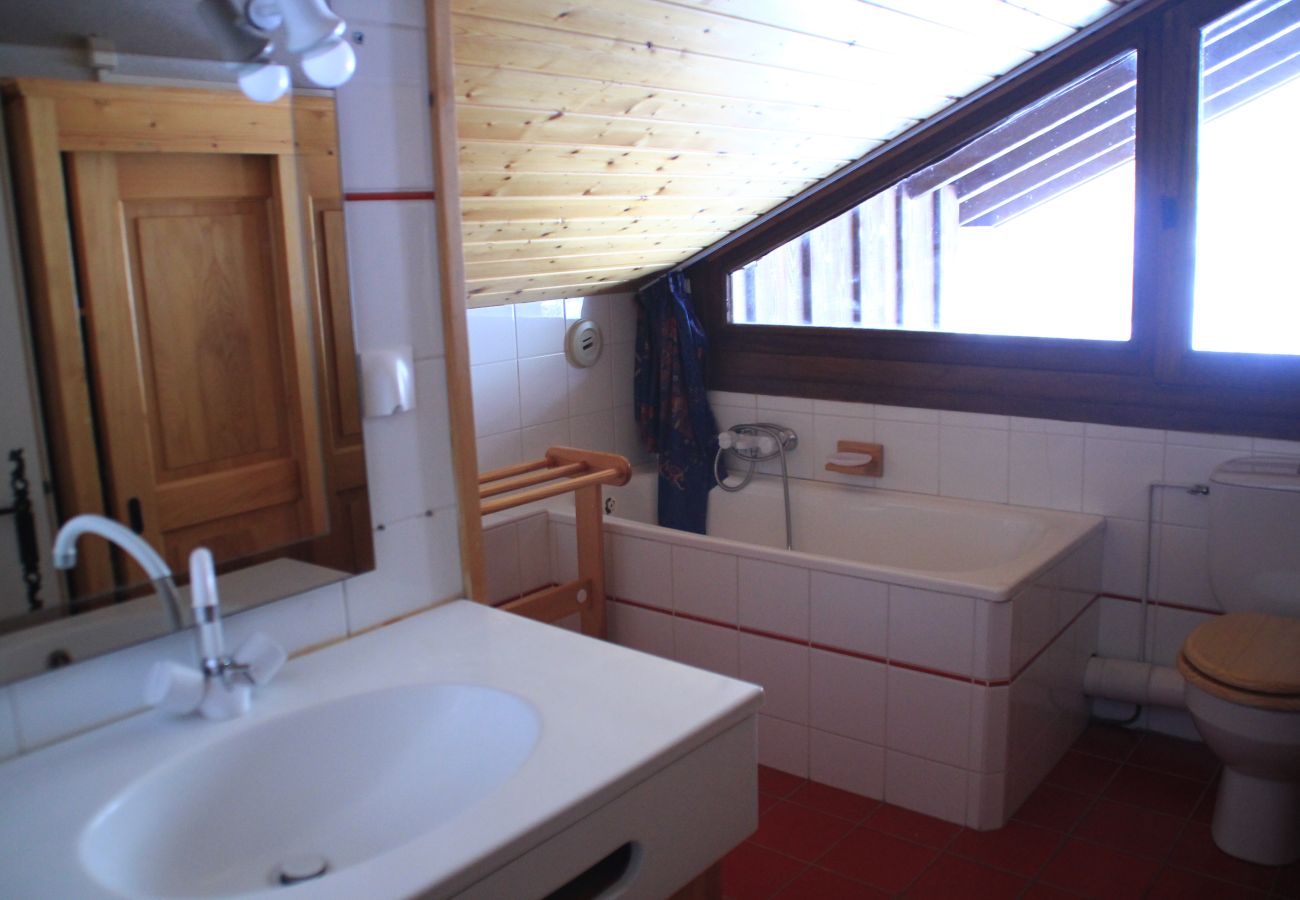 Sorbiers SS11 bathroom in Châtel, France