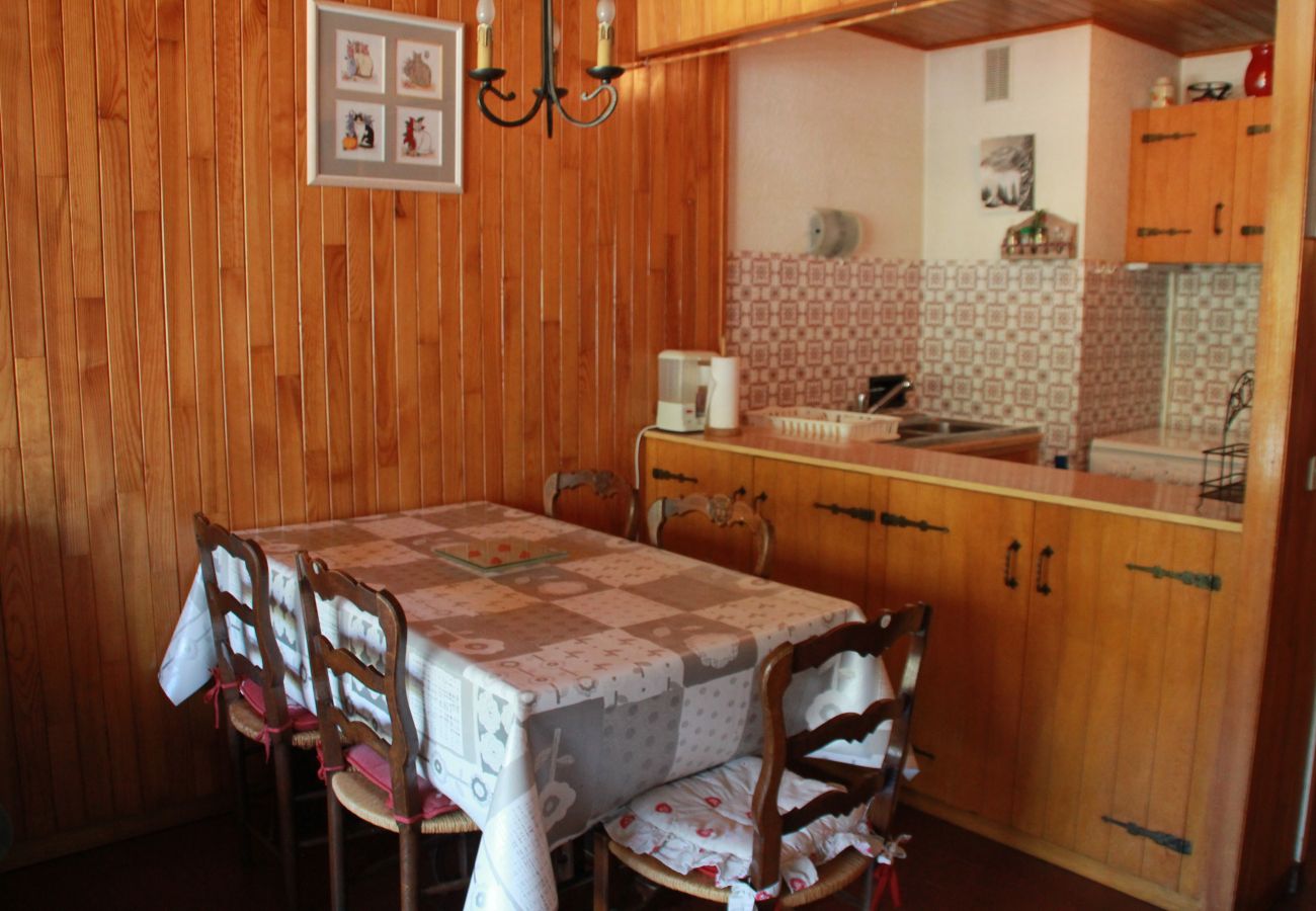 Dining room Apartment Residence RSA17 in Châtel, France