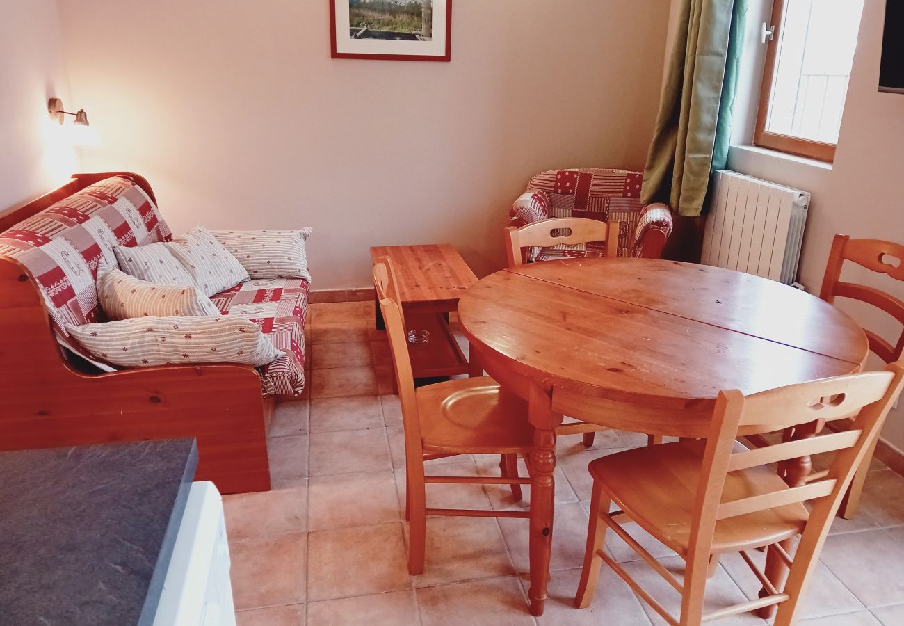 Salon Apartment Terrasses D 302 in Termignon, France 